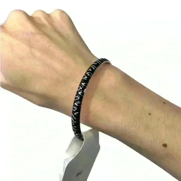 NWT Beauty Black Bangle Bracelet Jewellery Accessory - Jeweller Gift Idea - Picture 1 of 9